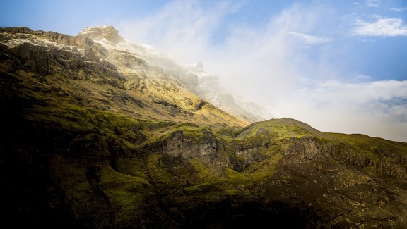 Marche avec crampon sur le glacier Solheimahjökull au pied du volcan Eyjafjallajökull