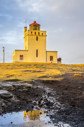 Plage de cendre noir à Reynir près de Vik Plage de cendre noir à Reynir près de Vik
www.laffprod.com/fr/roadtrips/islande/islande-partie-3