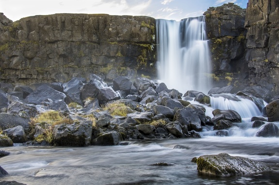Au nord du lac Thingvallavatn, le vaste graben fissuré Thingvellir, Grande faille Almannagja long de plusieur